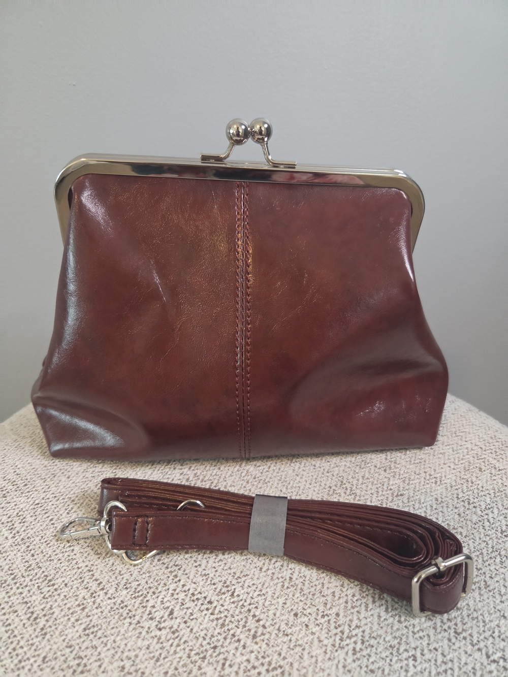 Women’s Vintage-Style Kiss-Lock Frame Bag - Picture 4 of 4